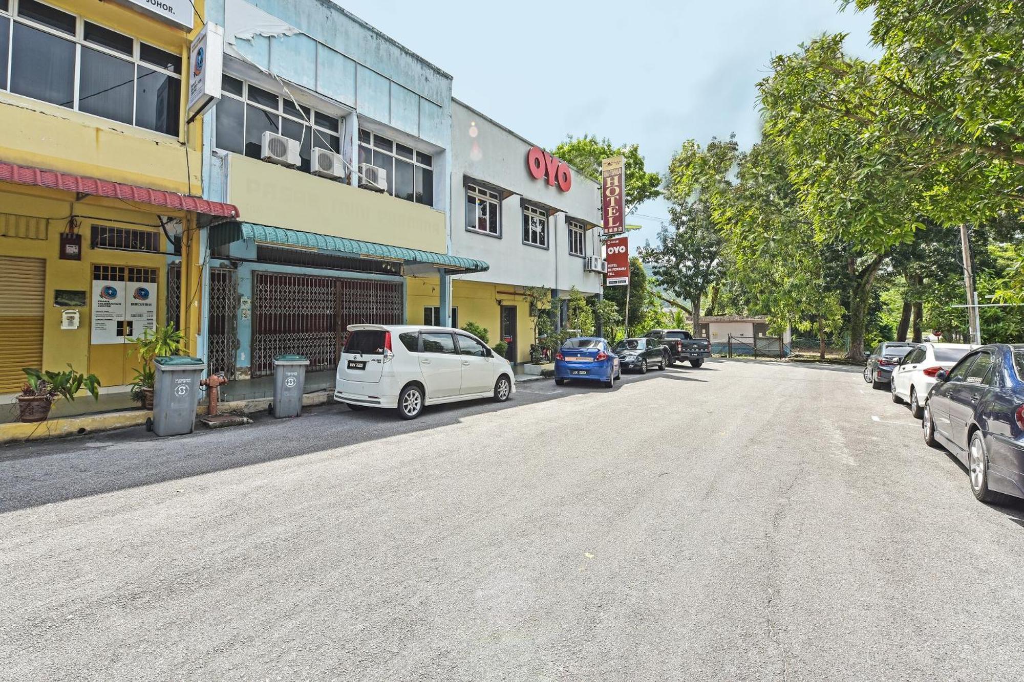 Super Oyo 44036 Hotel De Perdana Hill Batu Pahat Ngoại thất bức ảnh