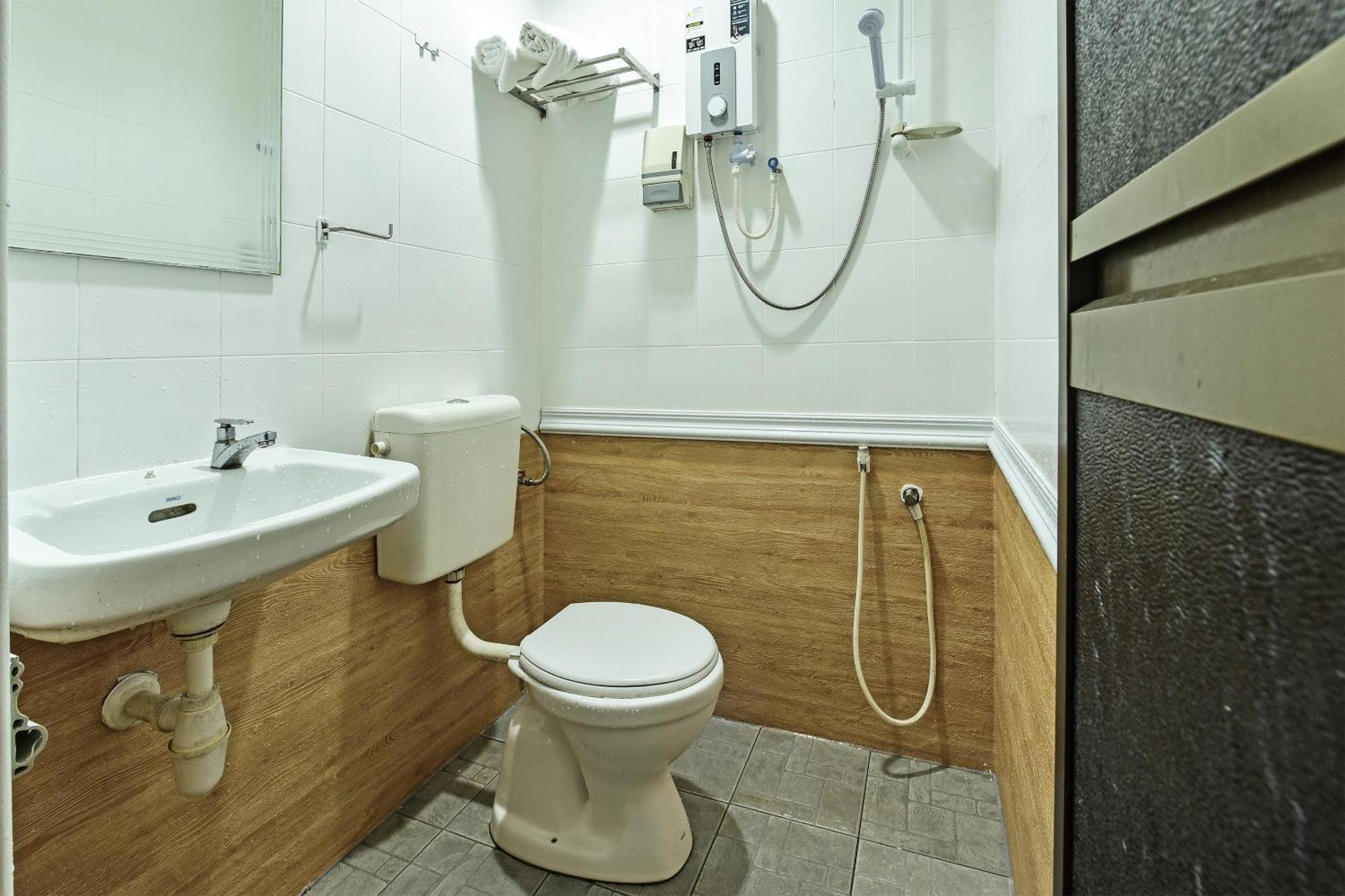 Super Oyo 44036 Hotel De Perdana Hill Batu Pahat Ngoại thất bức ảnh