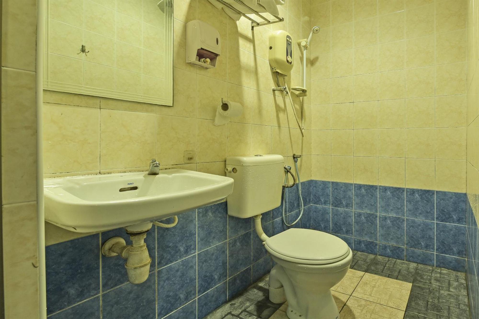 Super Oyo 44036 Hotel De Perdana Hill Batu Pahat Ngoại thất bức ảnh